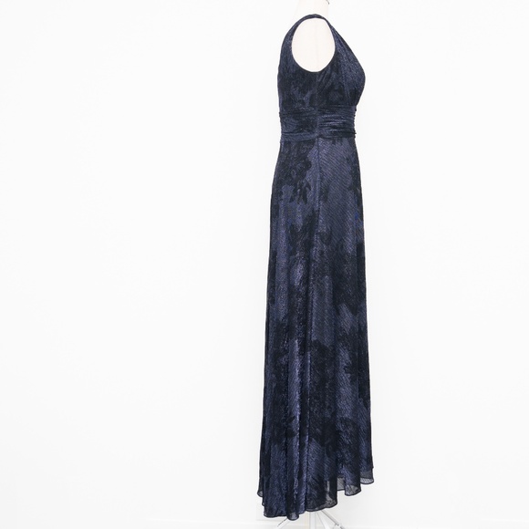 Betsy & Adam Floral Metallic Crinkle Gown - Picture 5 of 13